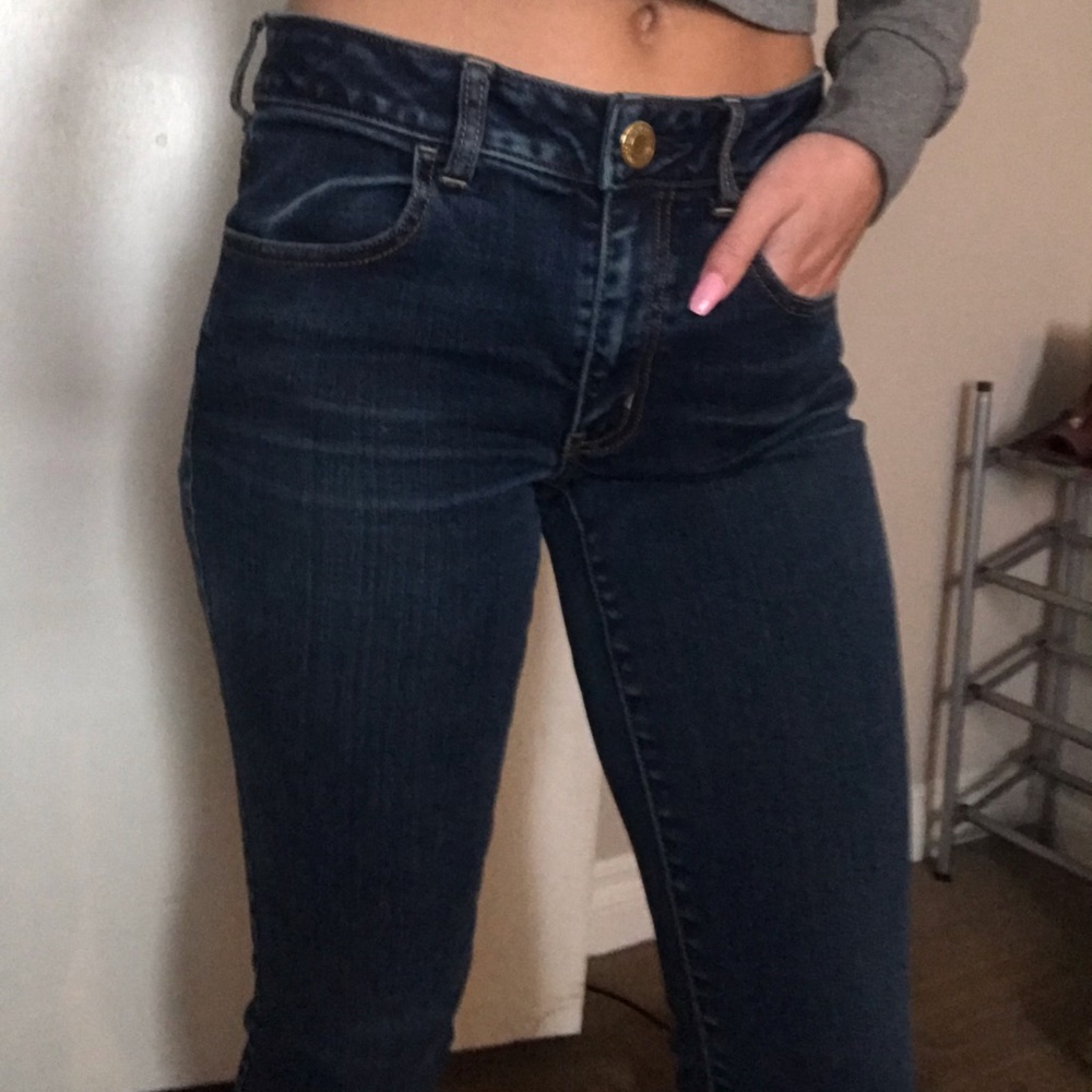 size 6 short AEO mid-rise, dark wash jeans 🌷